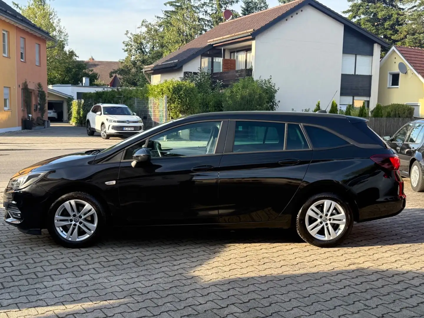 Opel Astra ST 1.2 Direct Inj Turbo 96kW Business Ed - 2