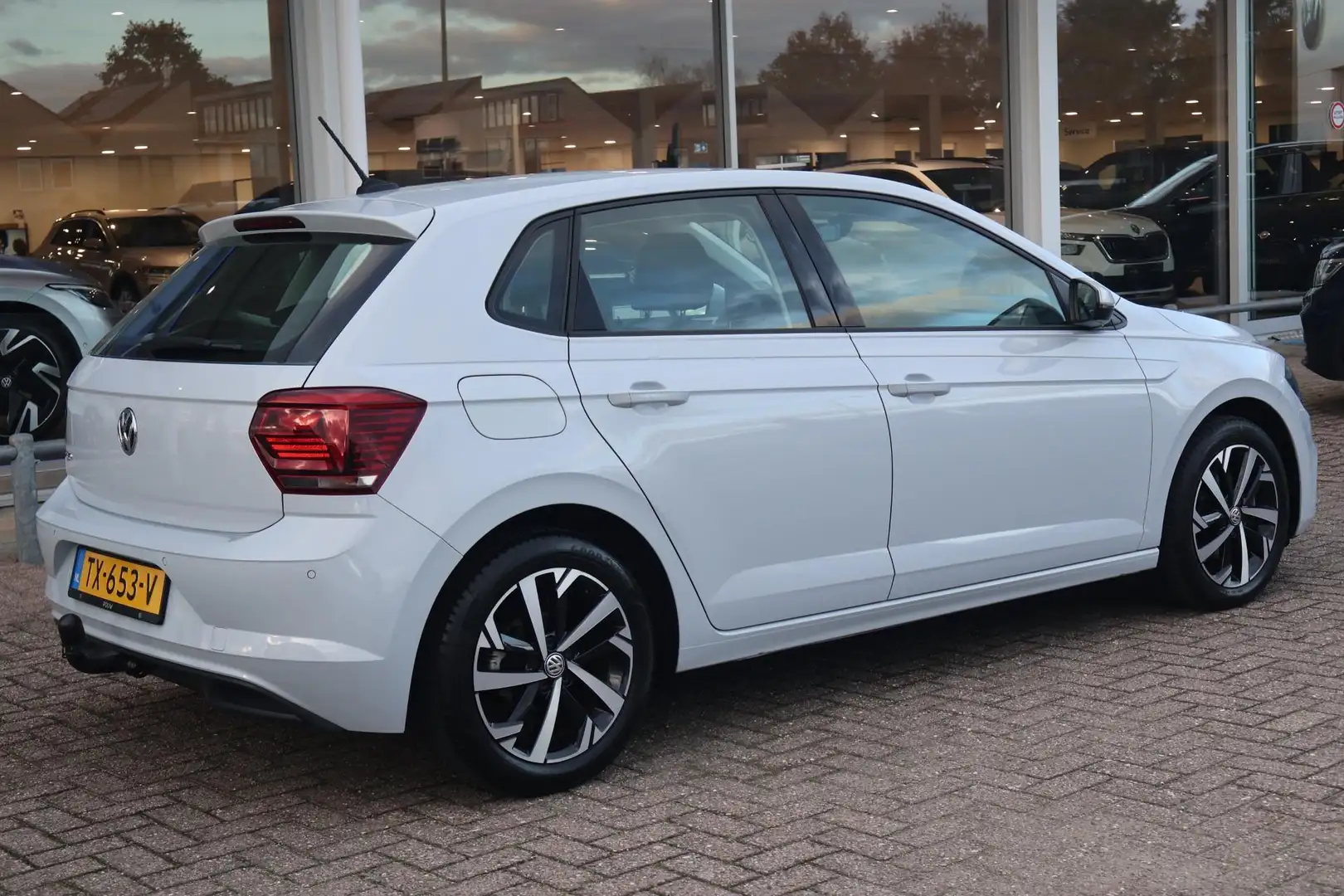 Volkswagen Polo 1.0 TSI 115pk Highline | Trekhaak | Navigatie | PD Wit - 2