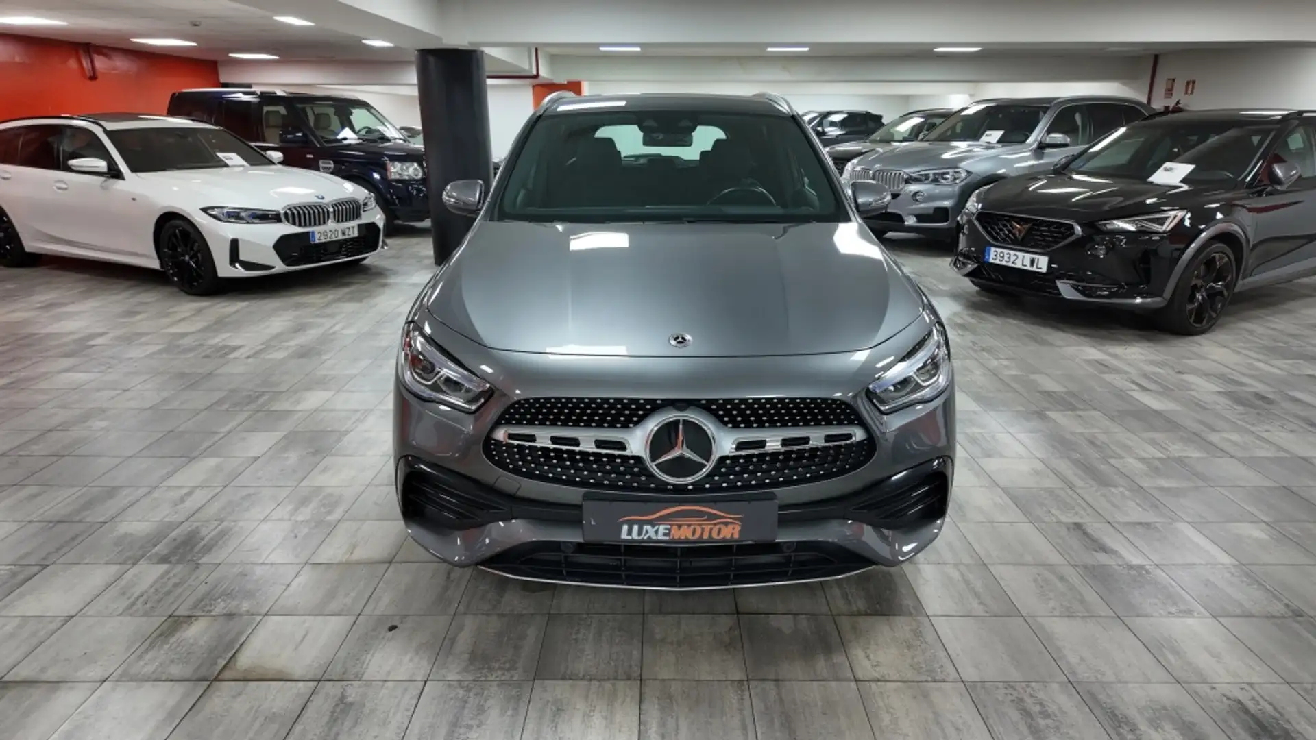 Mercedes-Benz GLA 250 250e Gris - 2