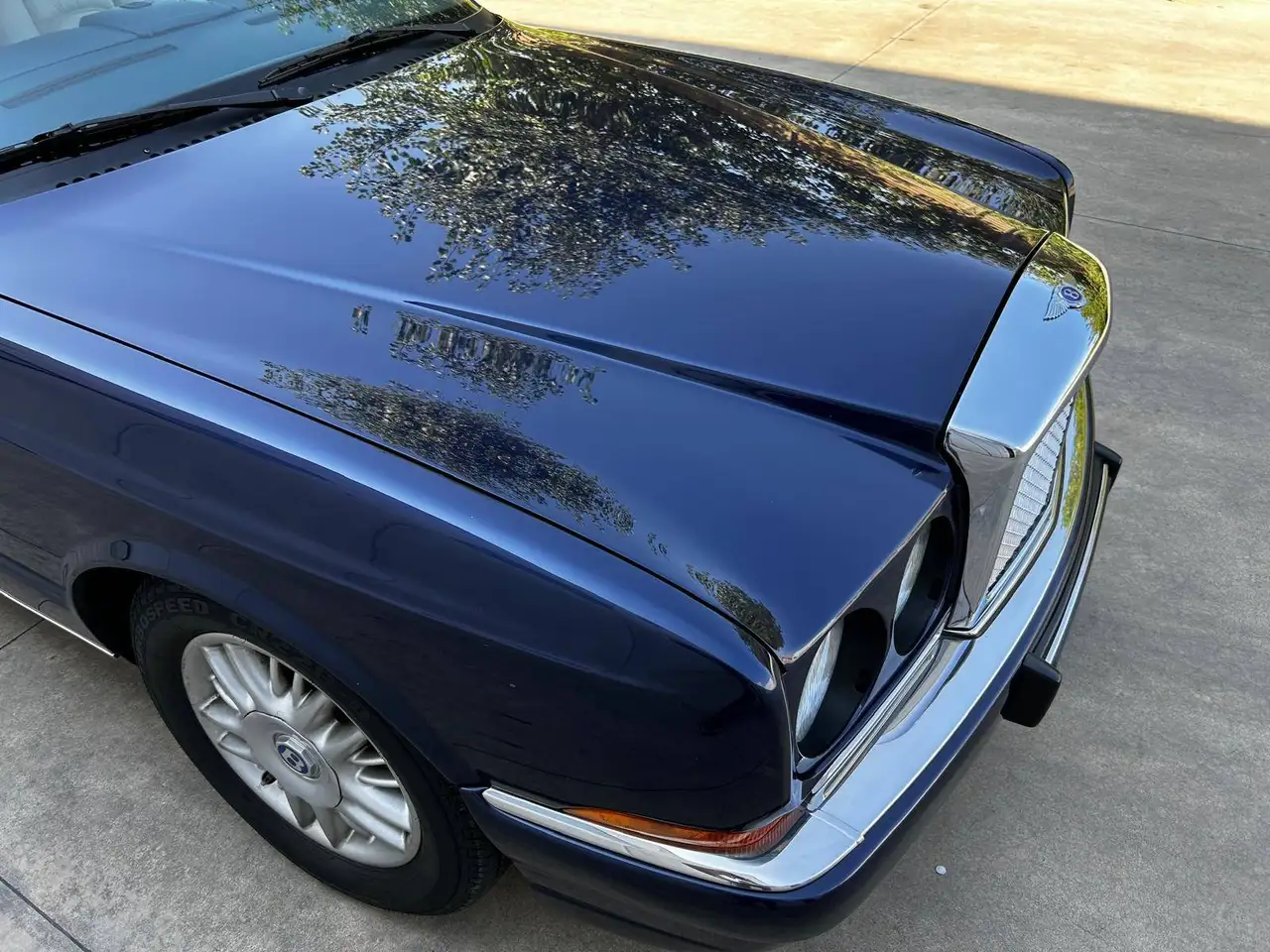 Bentley Azure 6.8, foto 3