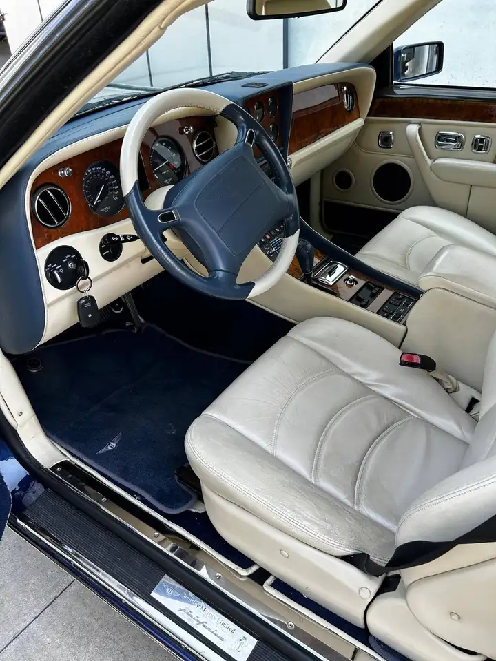 Bentley Azure 6.8, foto 9