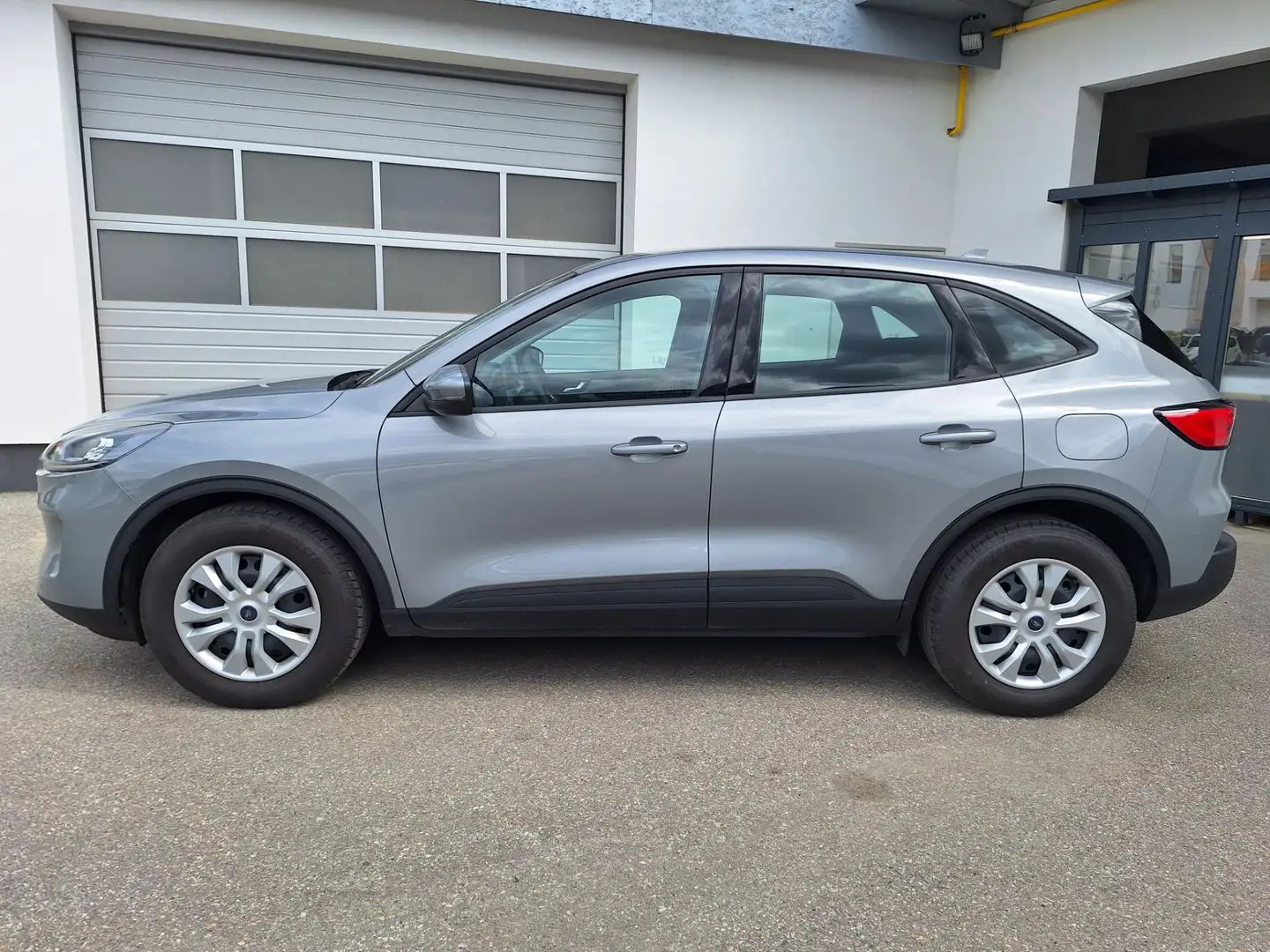 Ford Kuga 1,5 EcoBlue Cool Gris - 2
