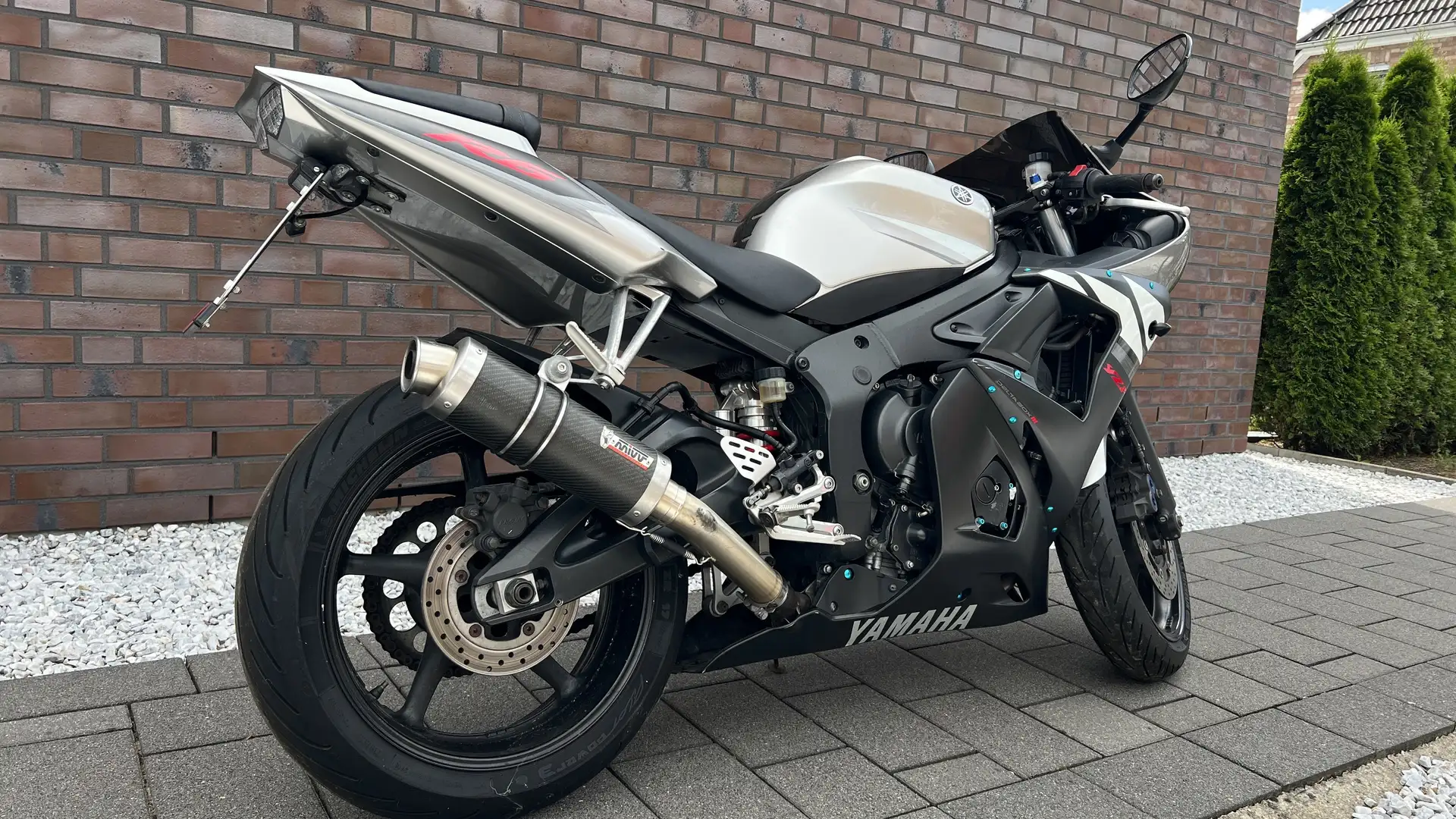 Yamaha YZF-R6 Silber - 2