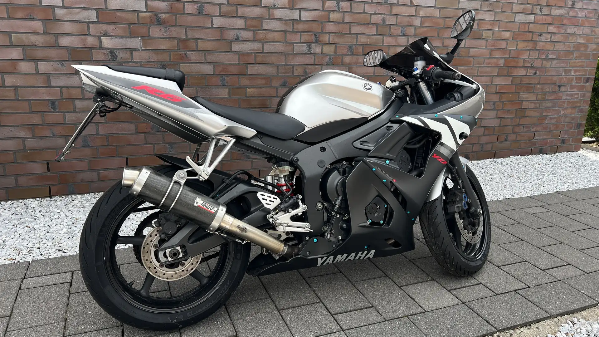 Yamaha YZF-R6 Silber - 1