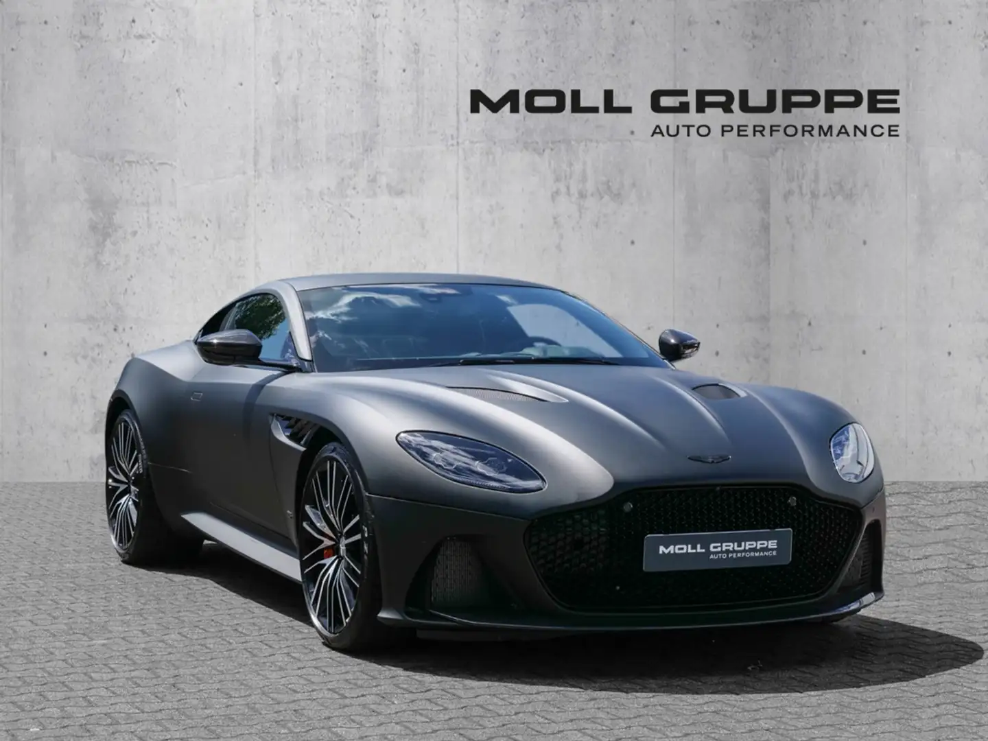 Aston Martin DBS Jet Black, Exterior Carbon Lower Pack Noir - 2