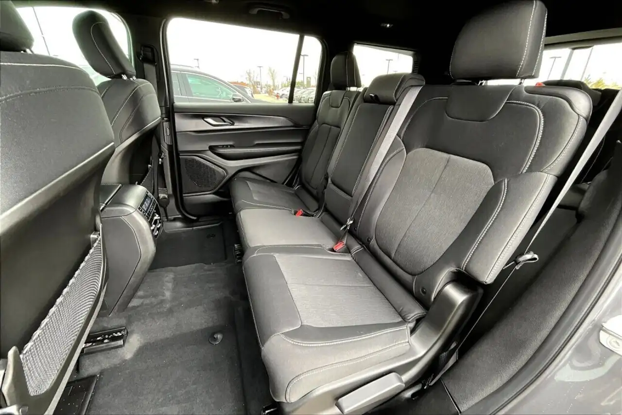 Jeep Grand Cherokee снимка Jeep Grand Cherokee