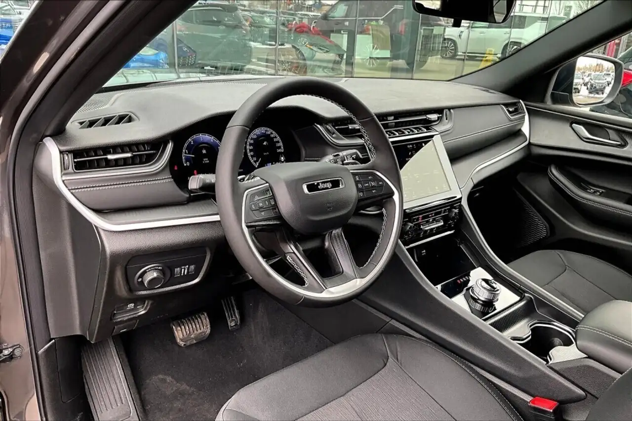 Jeep Grand Cherokee снимка Jeep Grand Cherokee