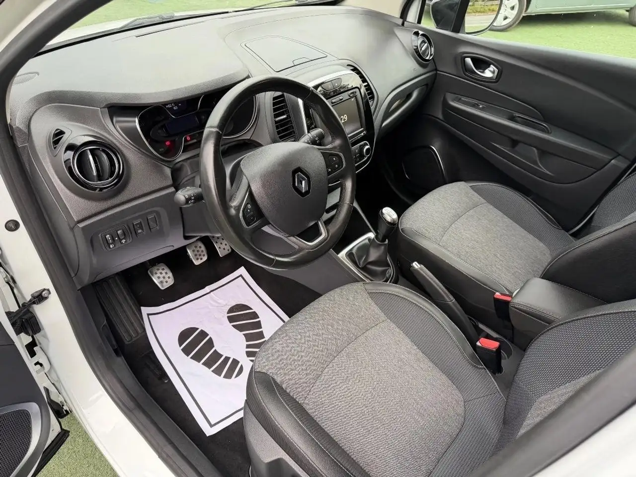 Renault Captur — photo 26