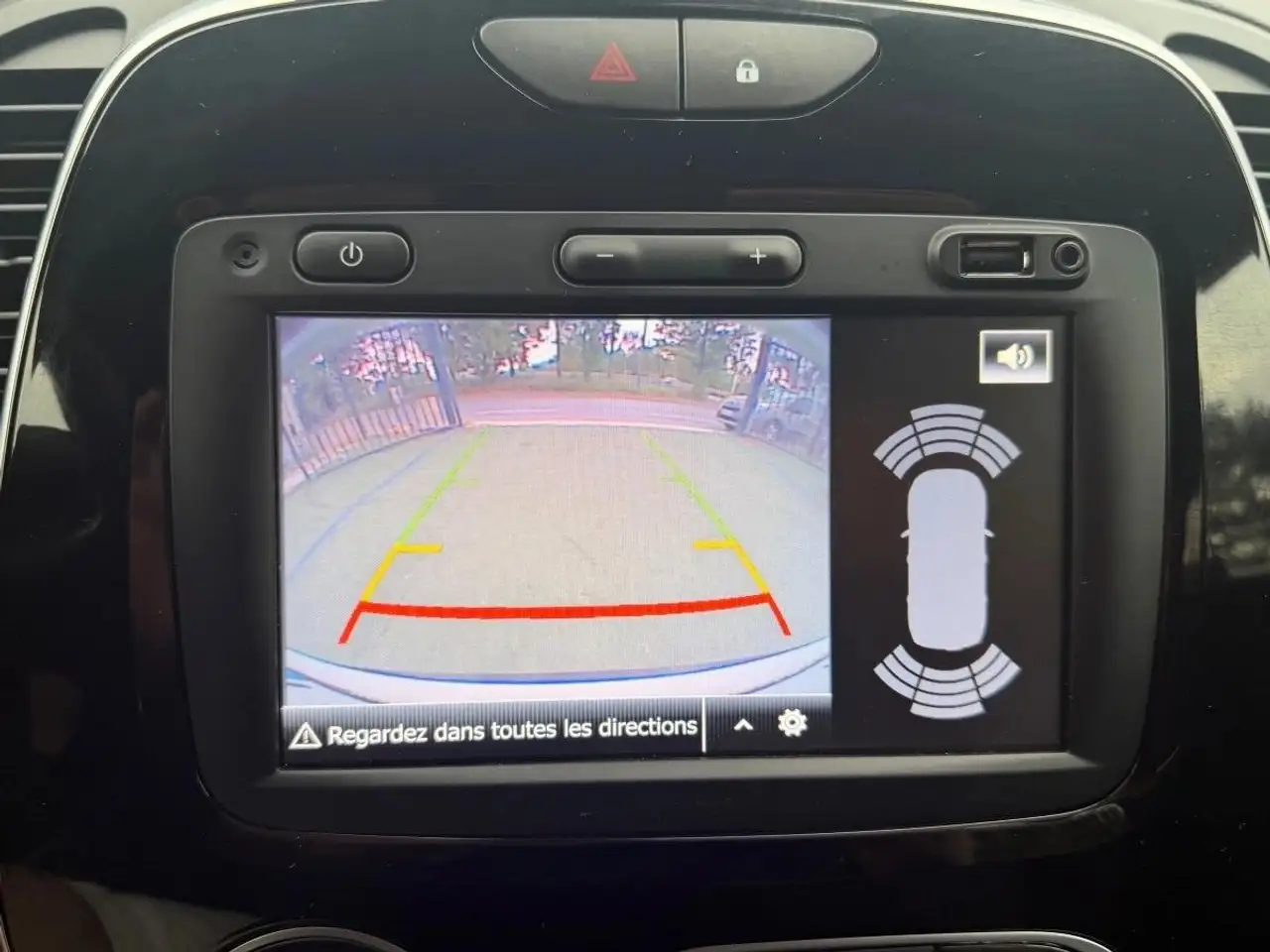 Renault Captur — photo 12