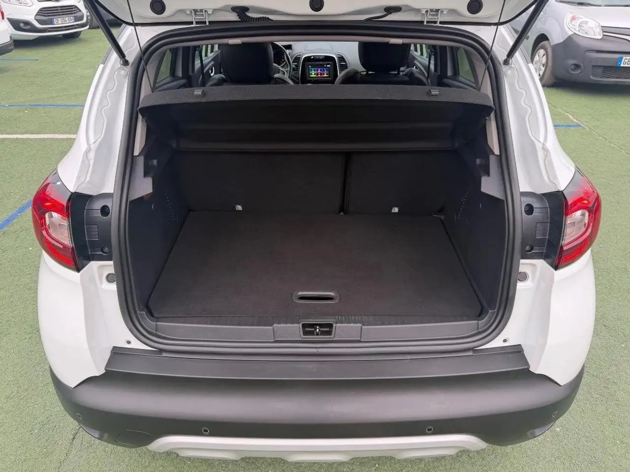 Renault Captur — photo 28