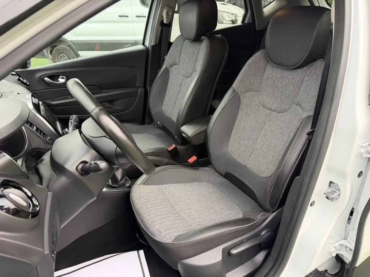 Renault Captur — photo 8