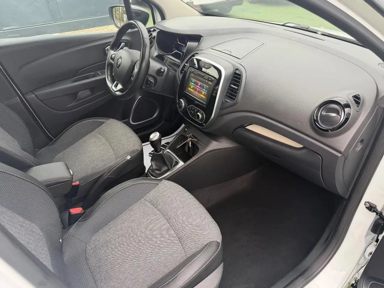 Renault Captur — photo 27