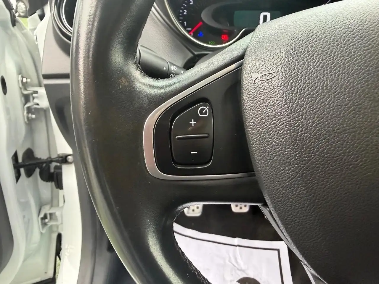 Renault Captur — photo 17