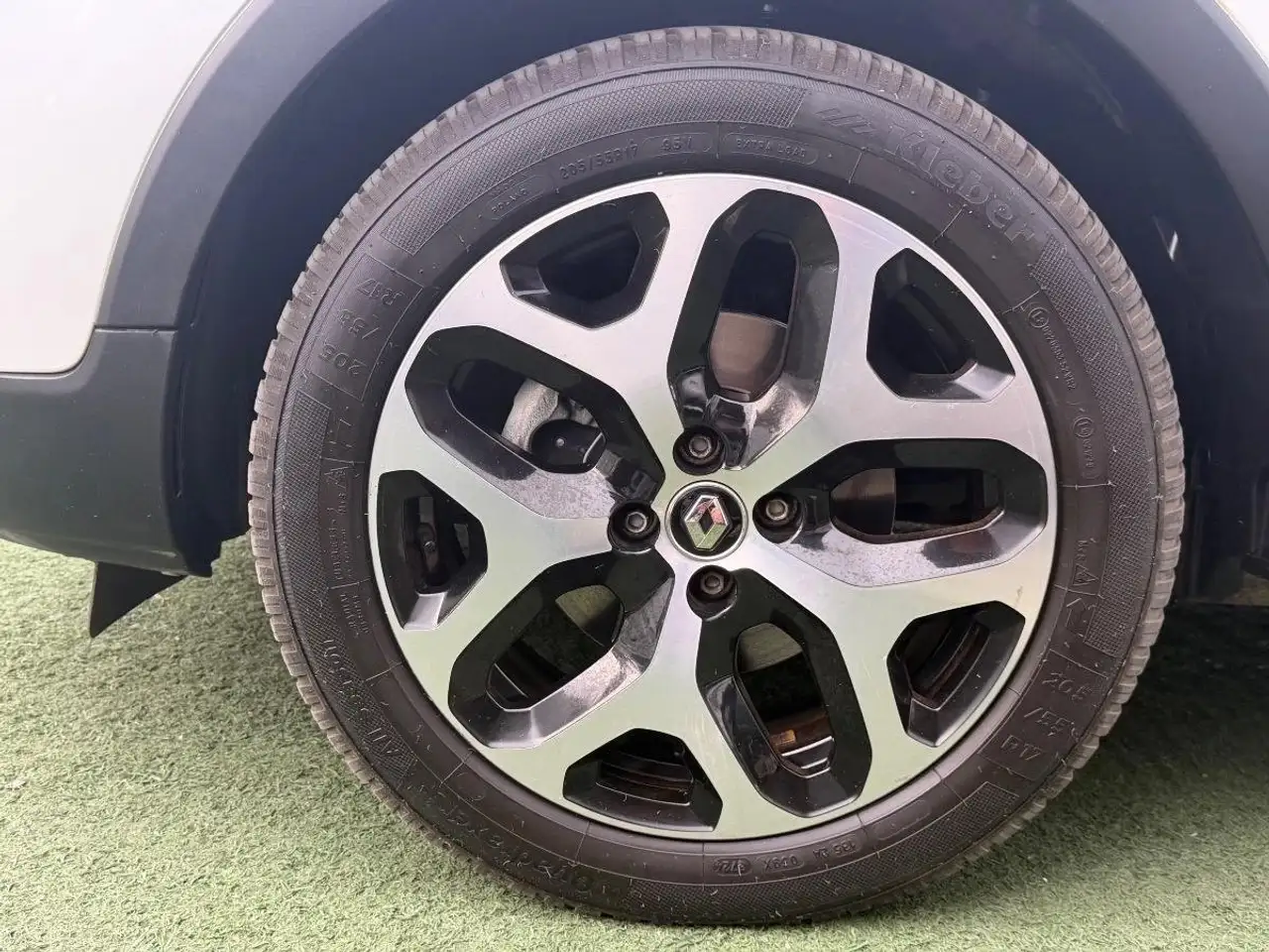 Renault Captur — photo 32