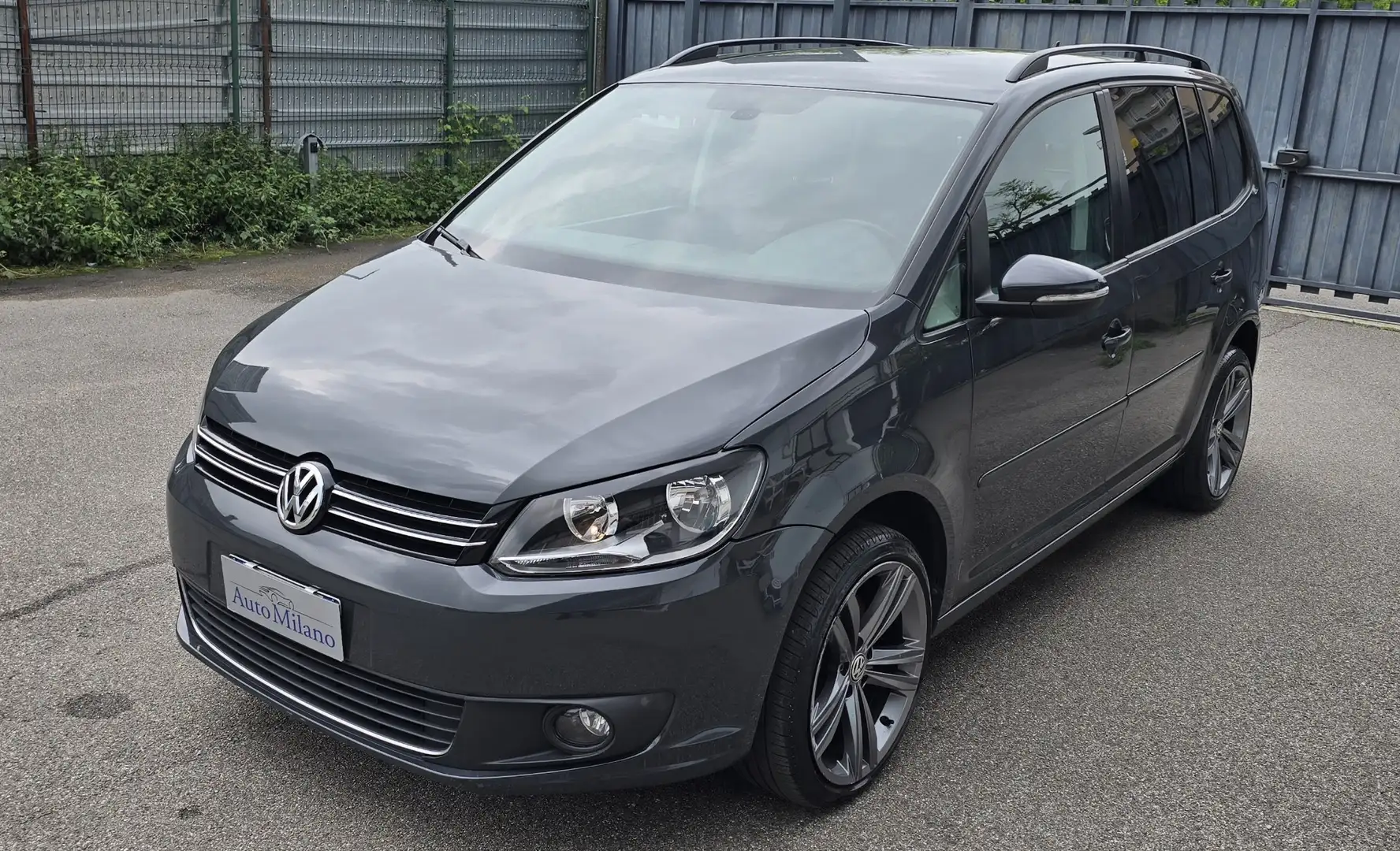 Volkswagen Touran 1.4 tsi Trendline ecofuel M 150cv Gris - 1
