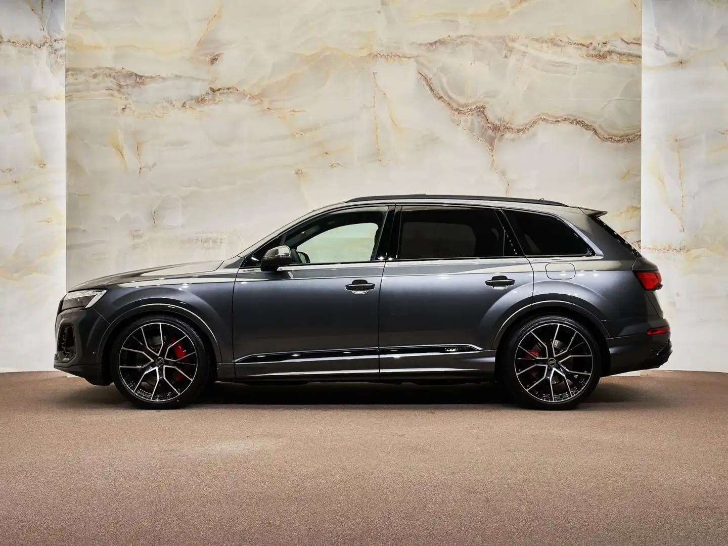 Audi Q7 60 TFSI e Quattro Pro Line S Competition, pano, 4W Grijs - 2