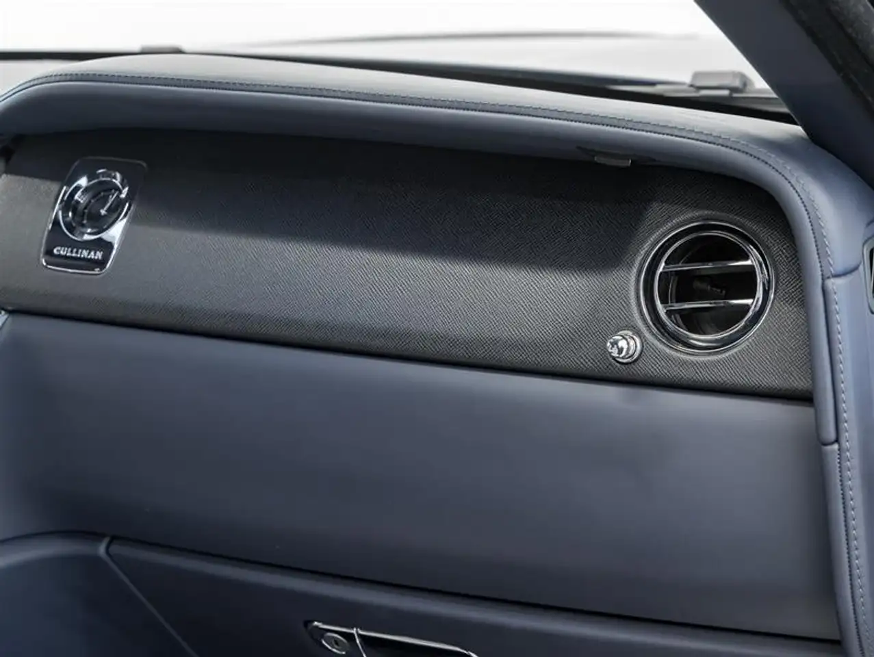 Rolls-Royce Cullinan снимка Rolls-Royce Cullinan