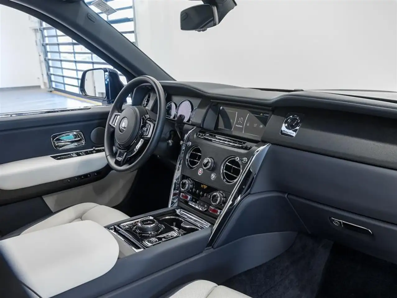 Rolls-Royce Cullinan снимка Rolls-Royce Cullinan