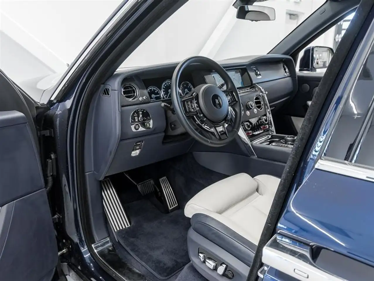 Rolls-Royce Cullinan снимка Rolls-Royce Cullinan