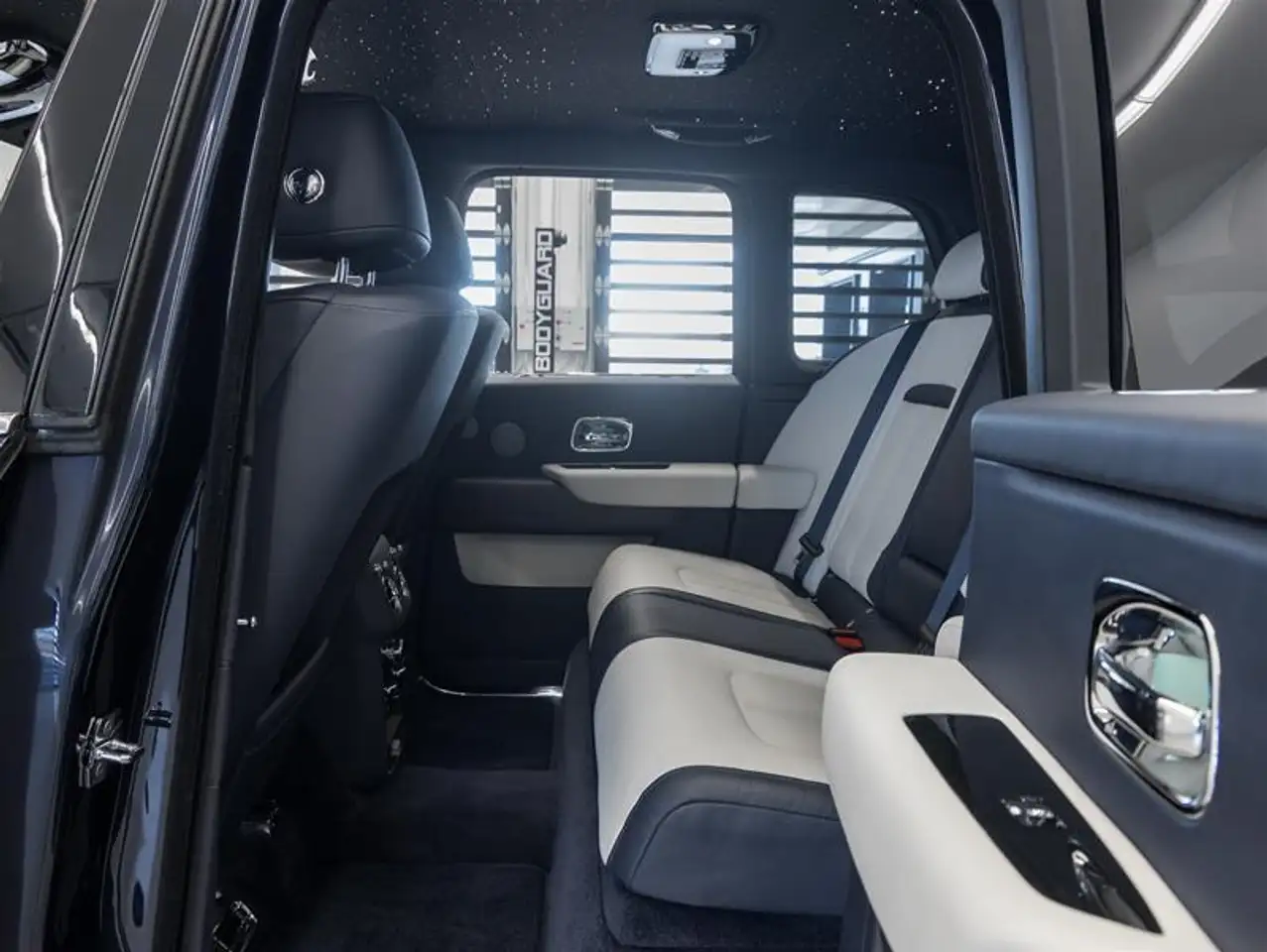 Rolls-Royce Cullinan снимка Rolls-Royce Cullinan