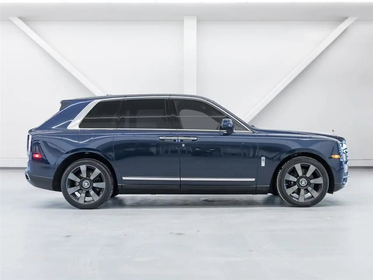 Rolls-Royce Cullinan снимка Rolls-Royce Cullinan