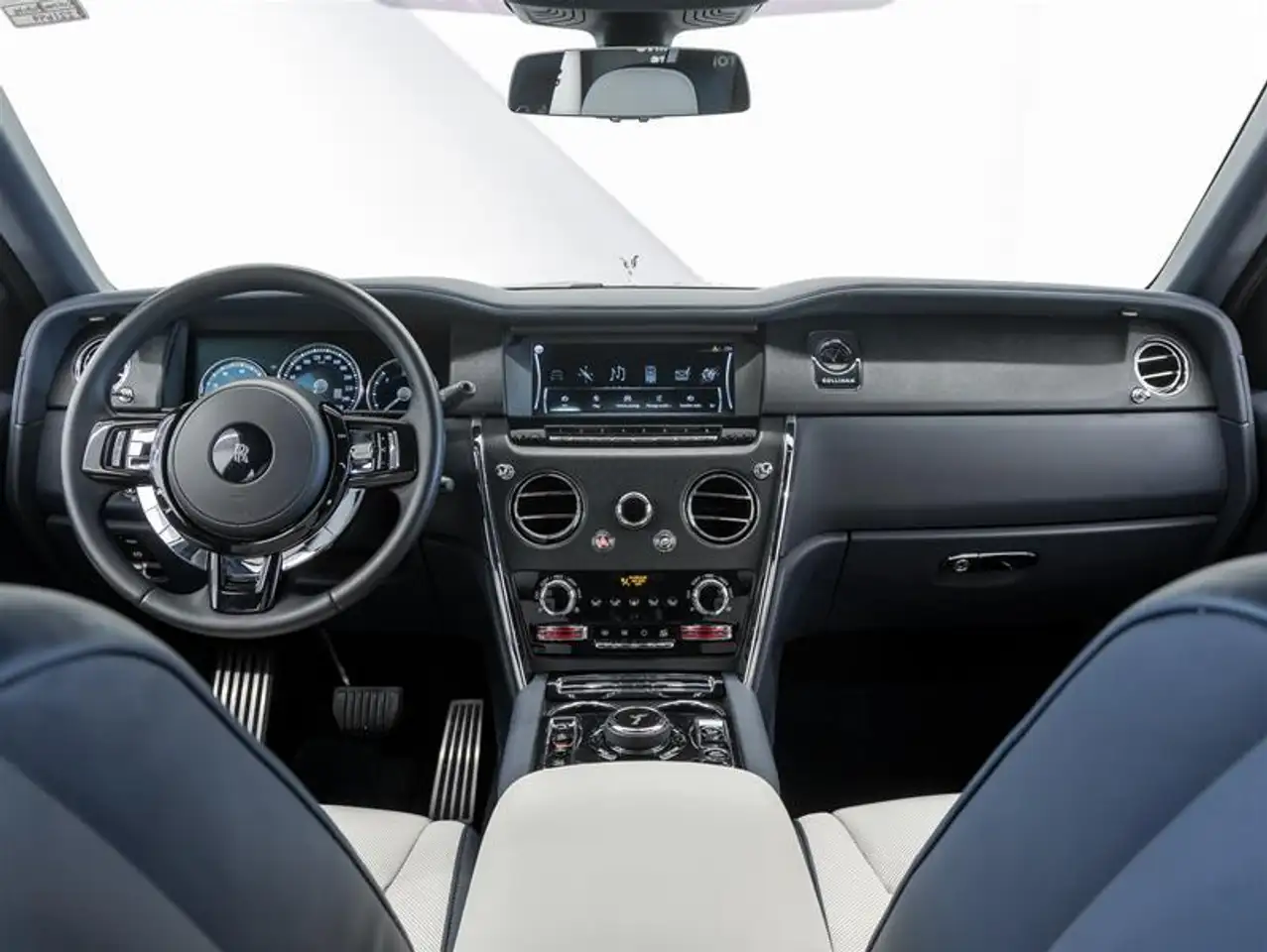 Rolls-Royce Cullinan снимка Rolls-Royce Cullinan
