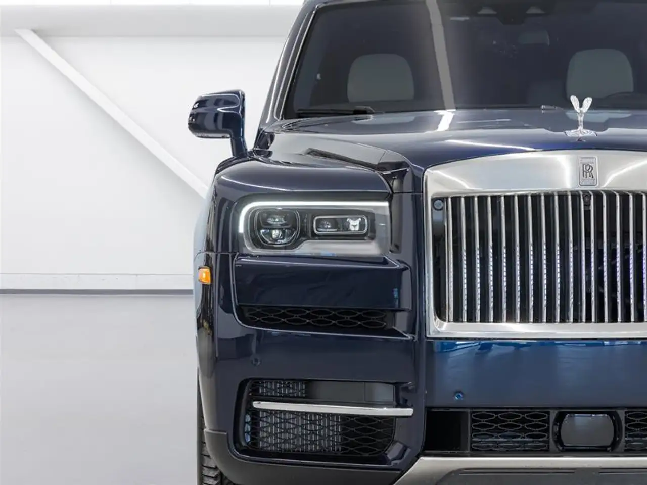 Rolls-Royce Cullinan снимка Rolls-Royce Cullinan