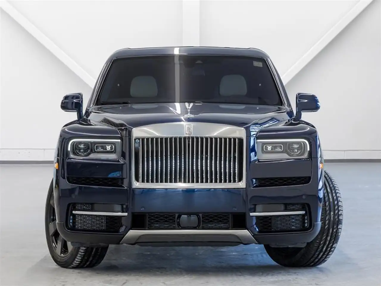 Rolls-Royce Cullinan снимка Rolls-Royce Cullinan