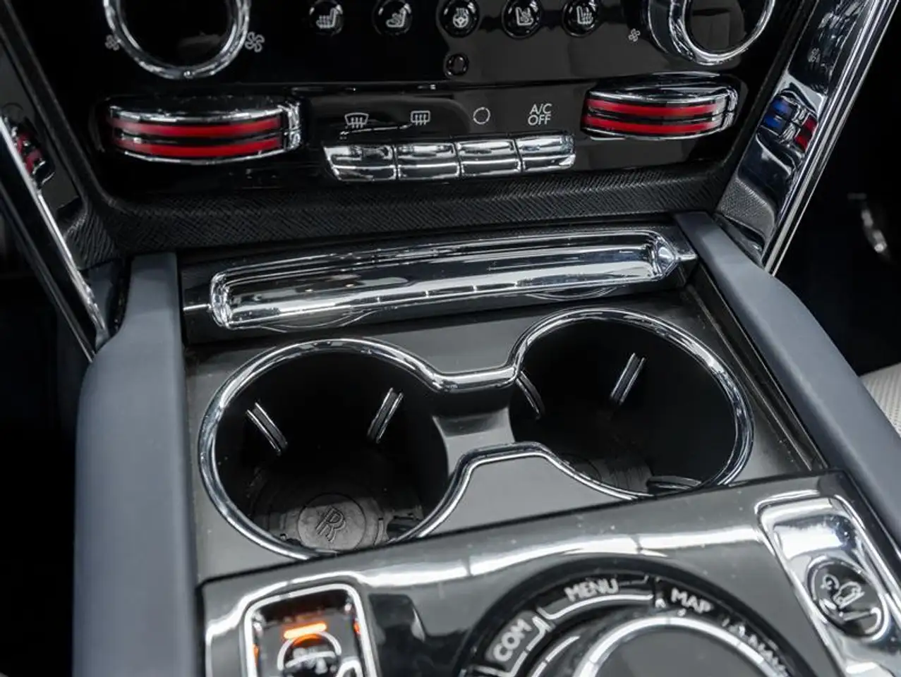 Rolls-Royce Cullinan снимка Rolls-Royce Cullinan