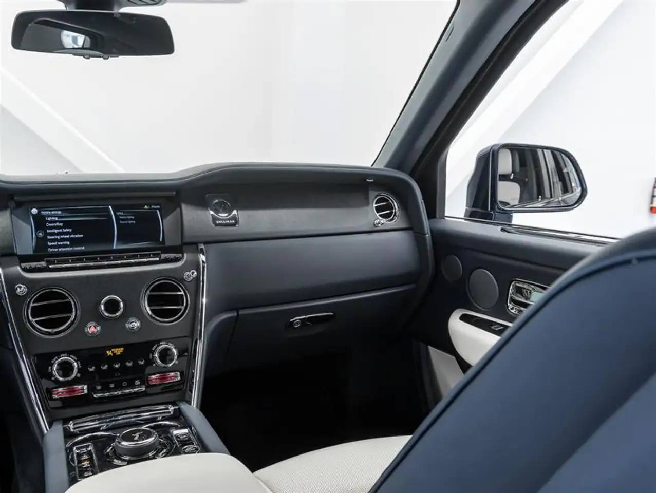 Rolls-Royce Cullinan снимка Rolls-Royce Cullinan