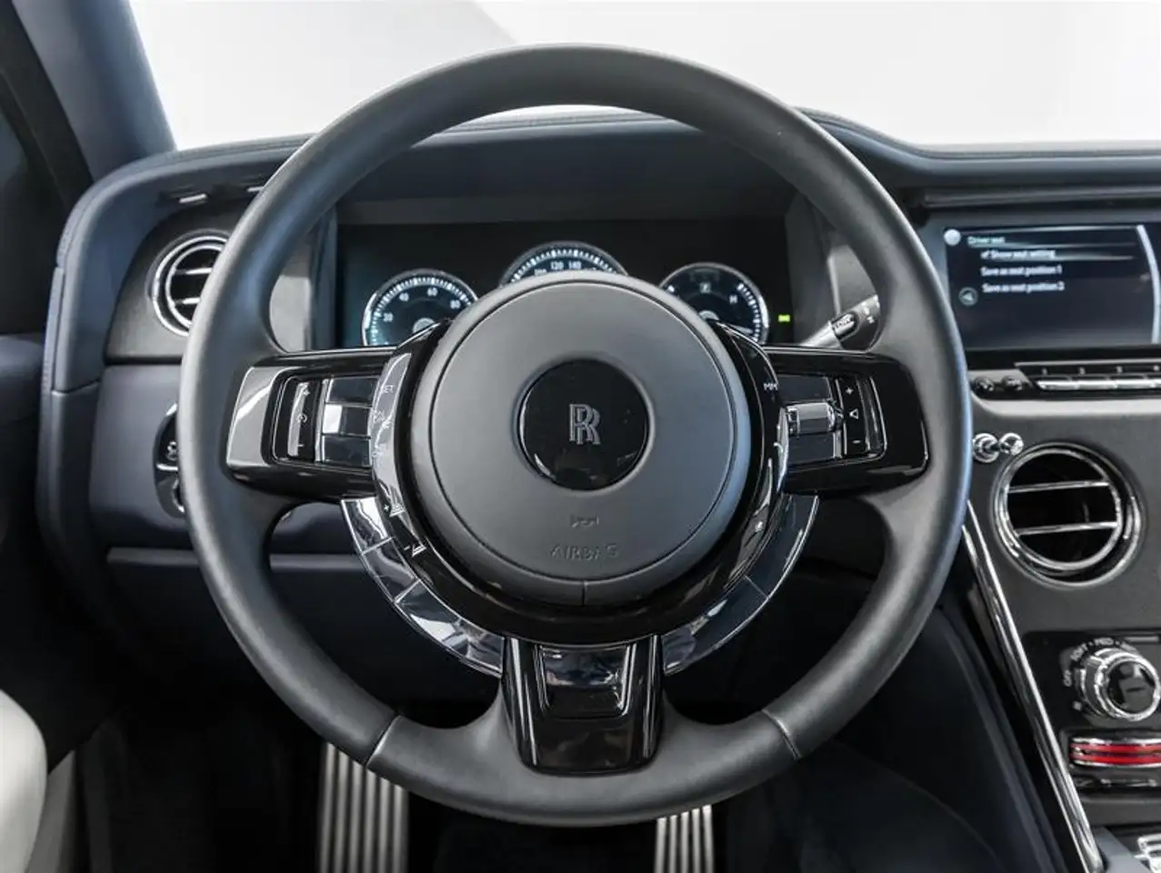Rolls-Royce Cullinan снимка Rolls-Royce Cullinan