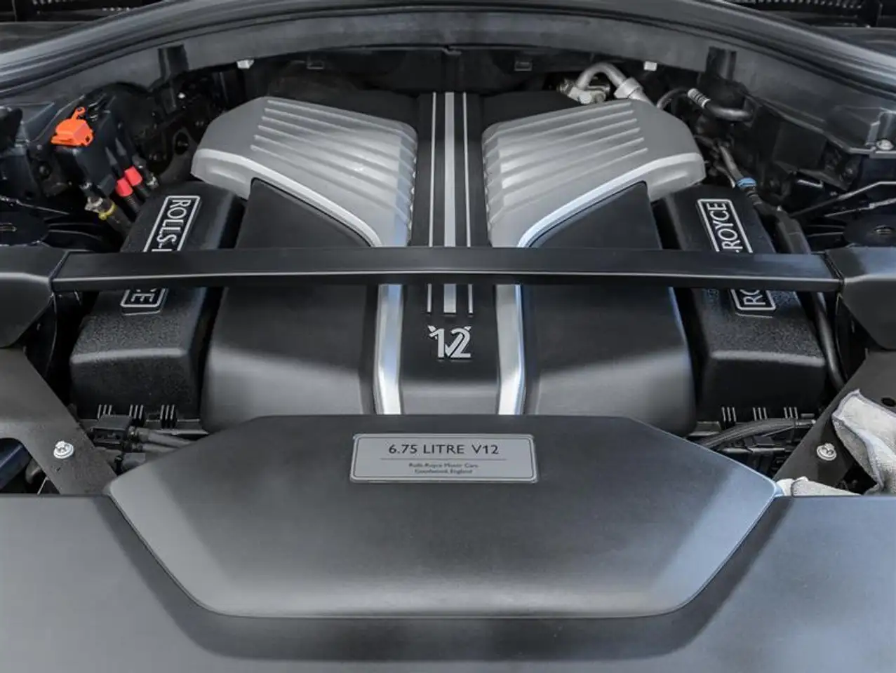 Rolls-Royce Cullinan снимка Rolls-Royce Cullinan