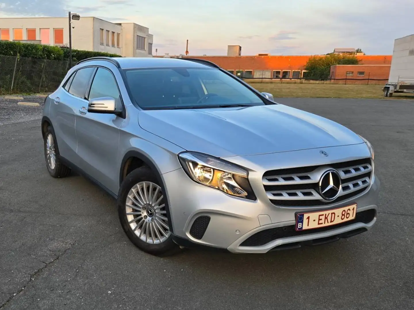 Mercedes-Benz GLA 200 GLA 200 7G-DCT Argent - 1