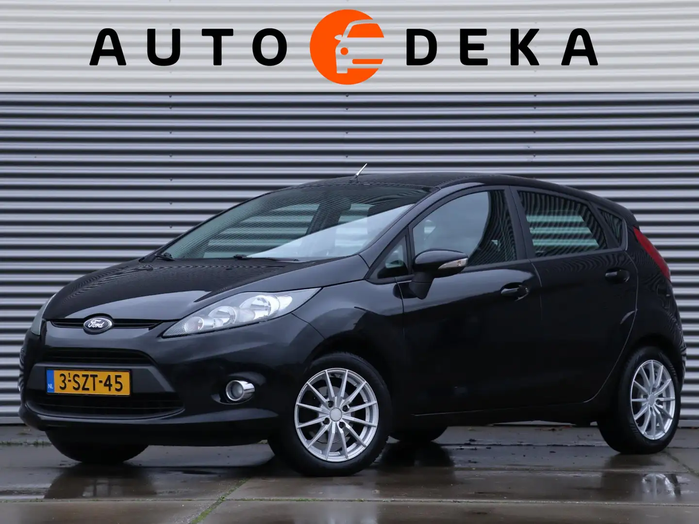 Ford Fiesta 1.25 Trend *Airco*Bluetooth* Zwart - 1