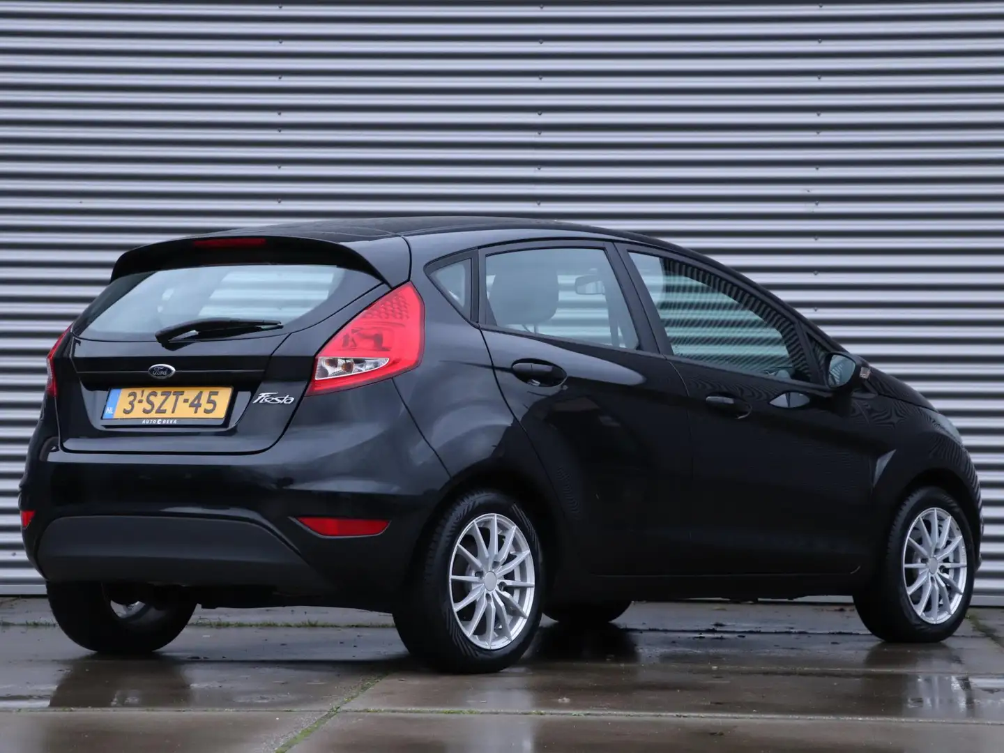 Ford Fiesta 1.25 Trend *Airco*Bluetooth* Zwart - 2