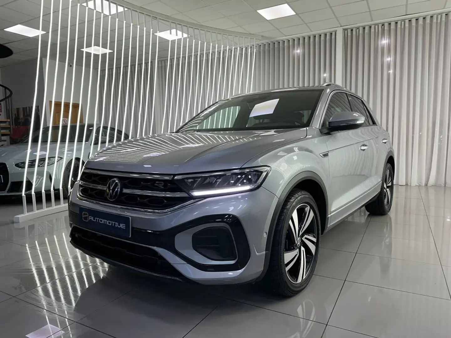 Volkswagen T-Roc 2.0TDI R-Line DSG7 110KW Gris - 1