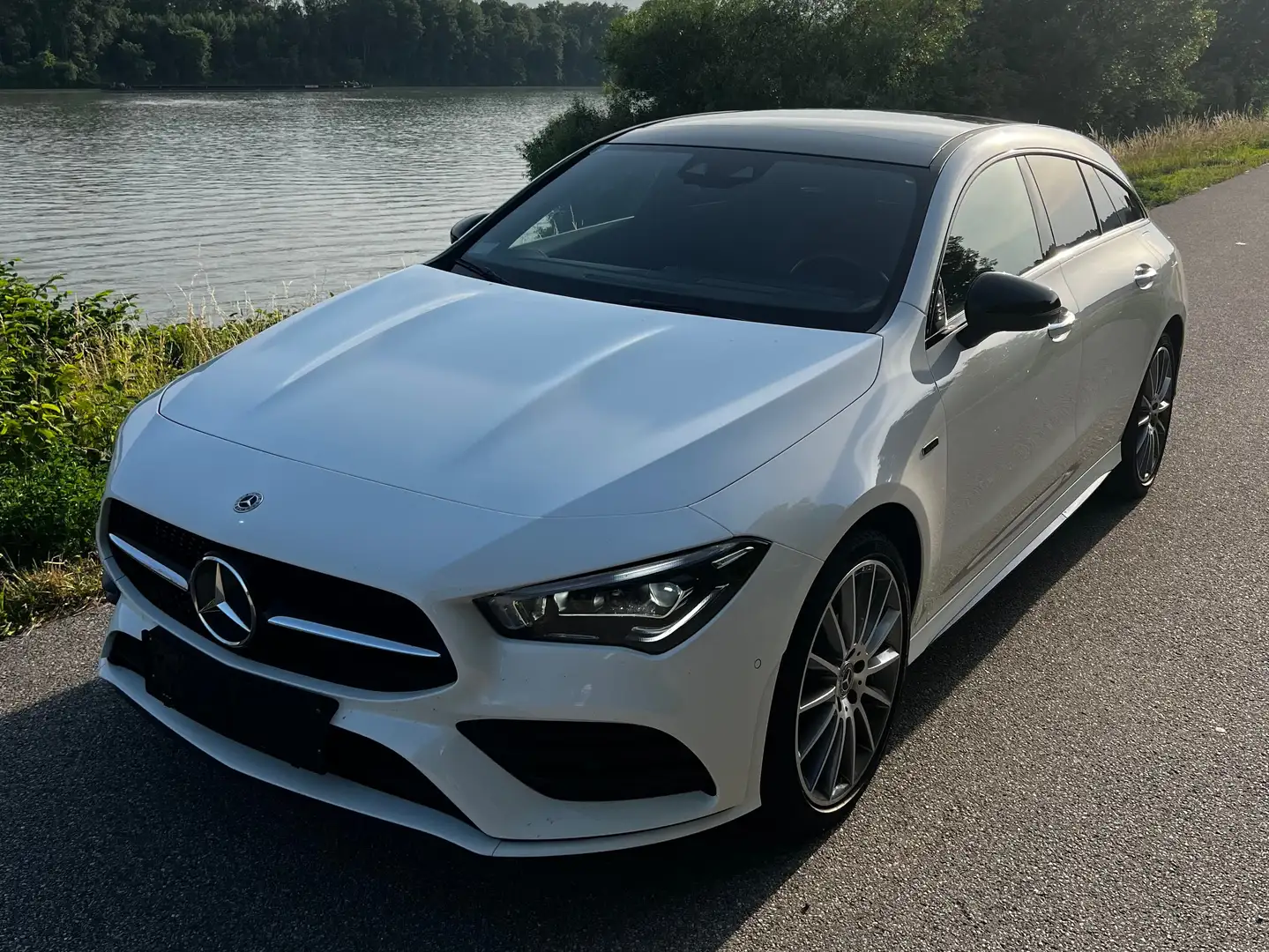 Mercedes-Benz CLA 250 CLA 250e PHEV Shooting Brake Aut. Weiß - 2
