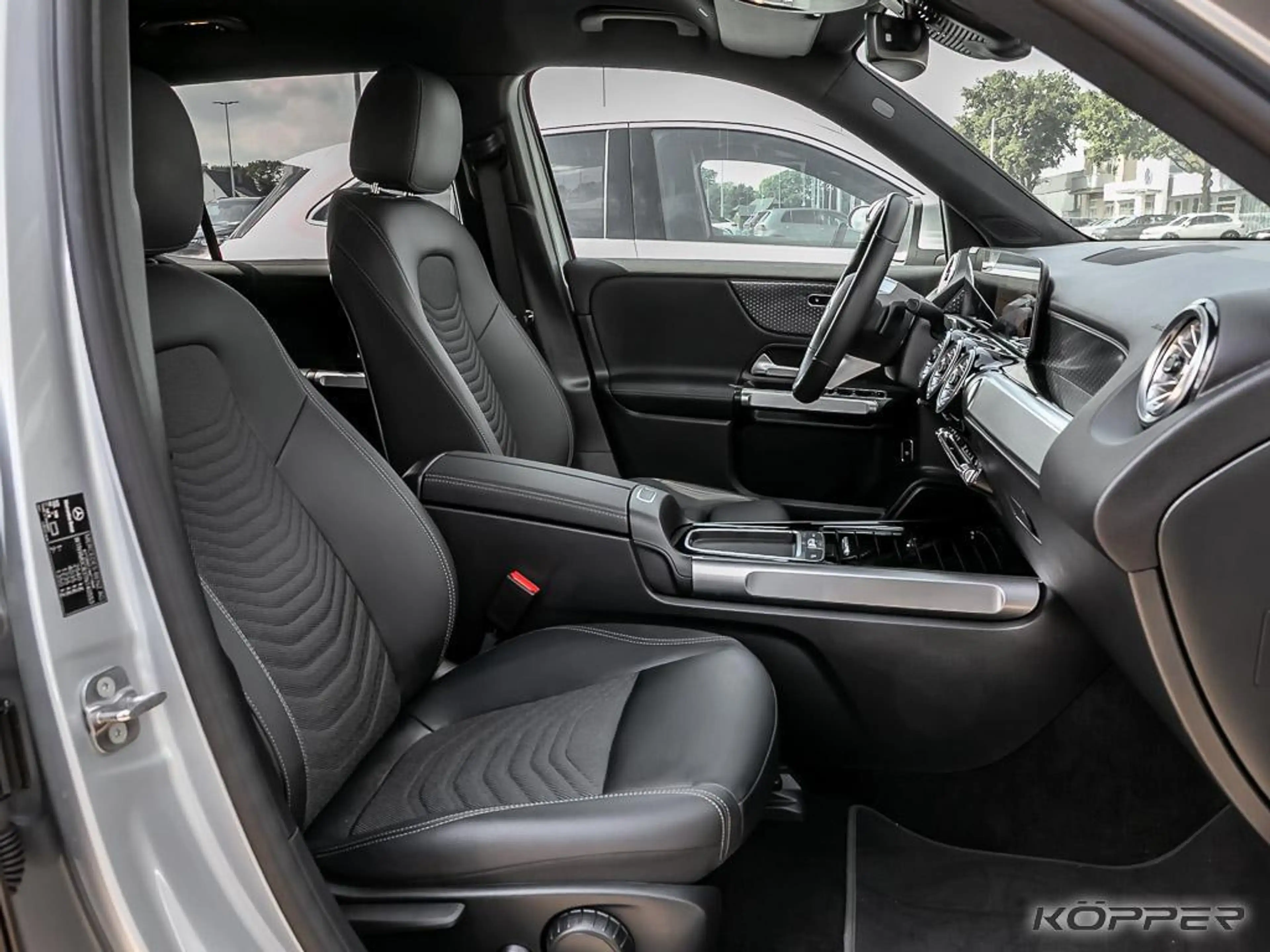 Mercedes-Benz EQB 250 + Progr. Advanced WD Glas getönt Sitz-+Lenkradh — photo 5
