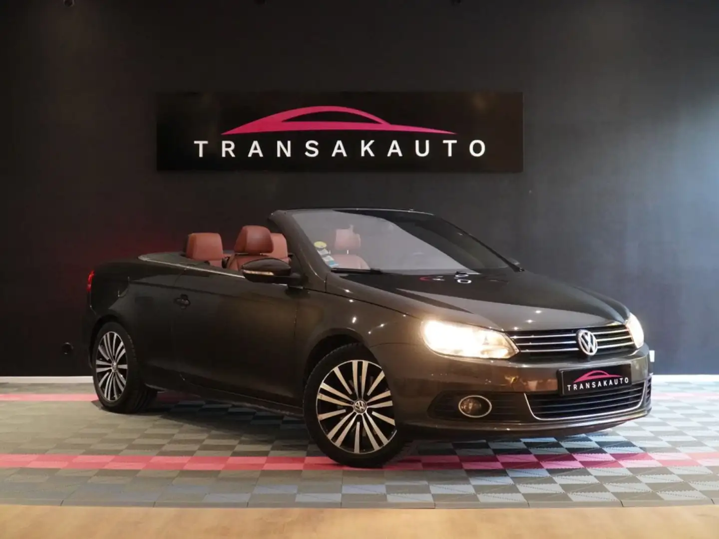Volkswagen Eos 2.0 16S TDI 140 Sportline DSG6 / VIDANGE DSG / SIÈGES CHAUFFANTS Noir - 2