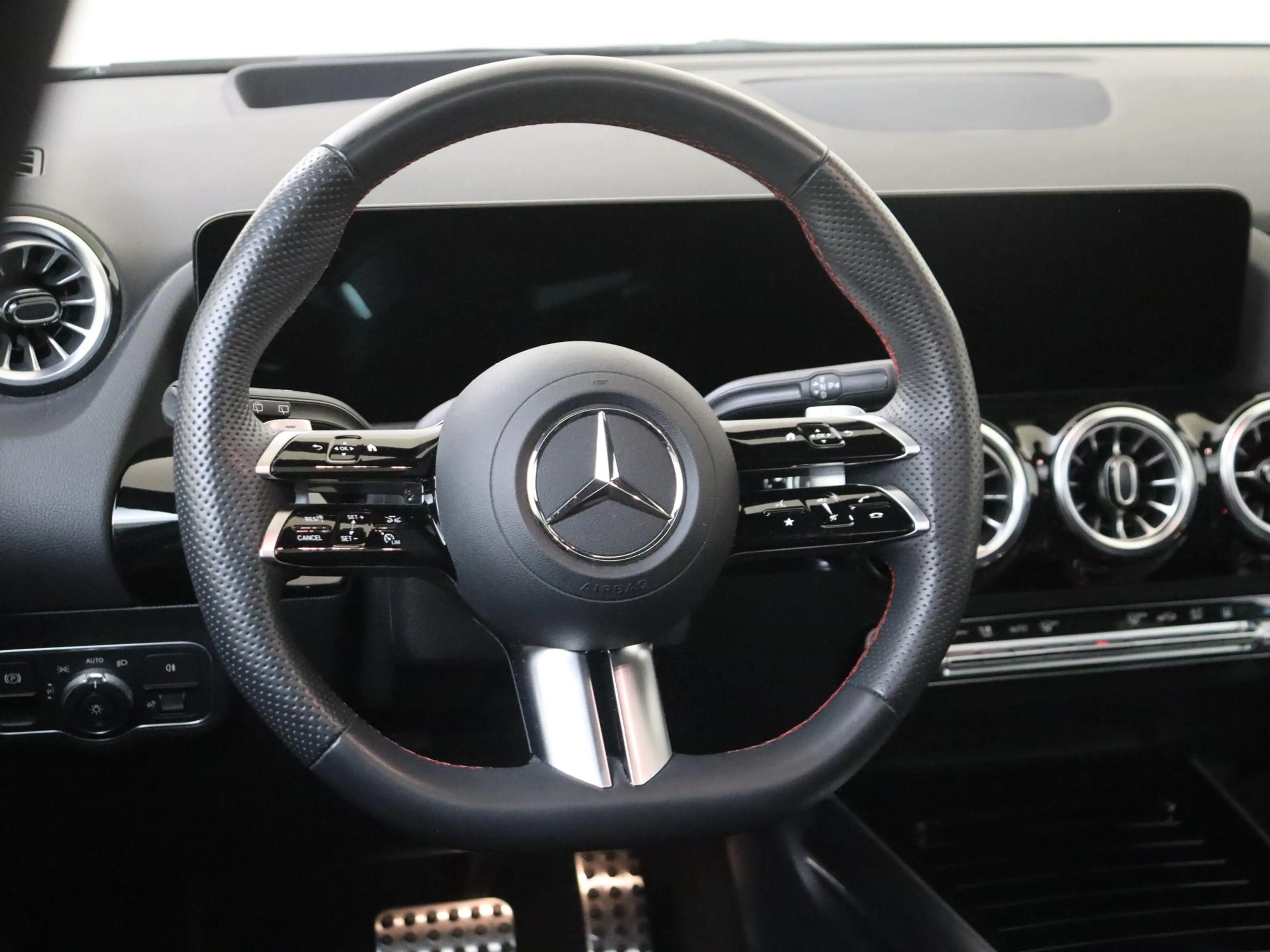 Mercedes-Benz B 250 e Business Solution AMG — photo 10