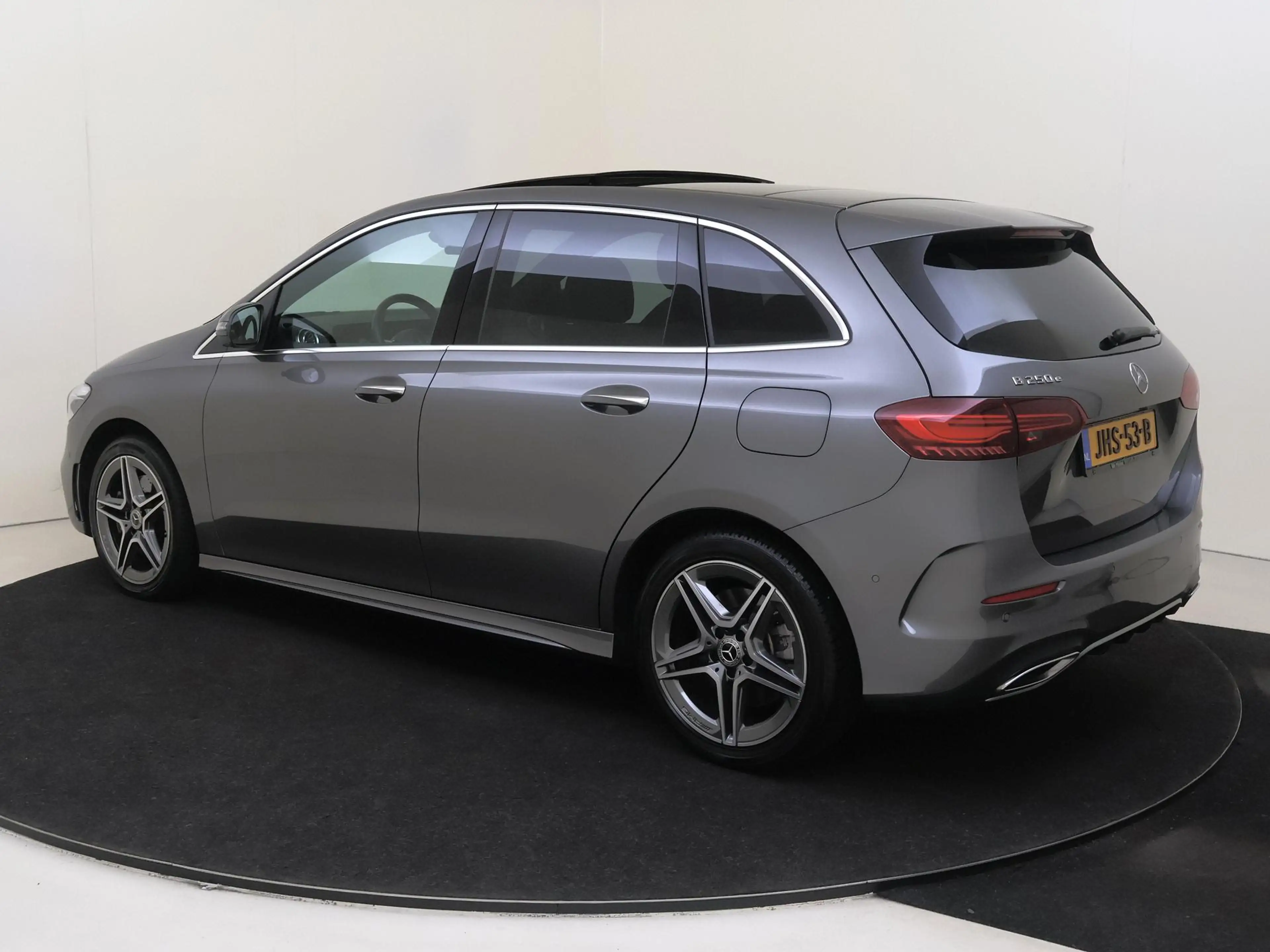 Mercedes-Benz B 250 e Business Solution AMG — photo 3