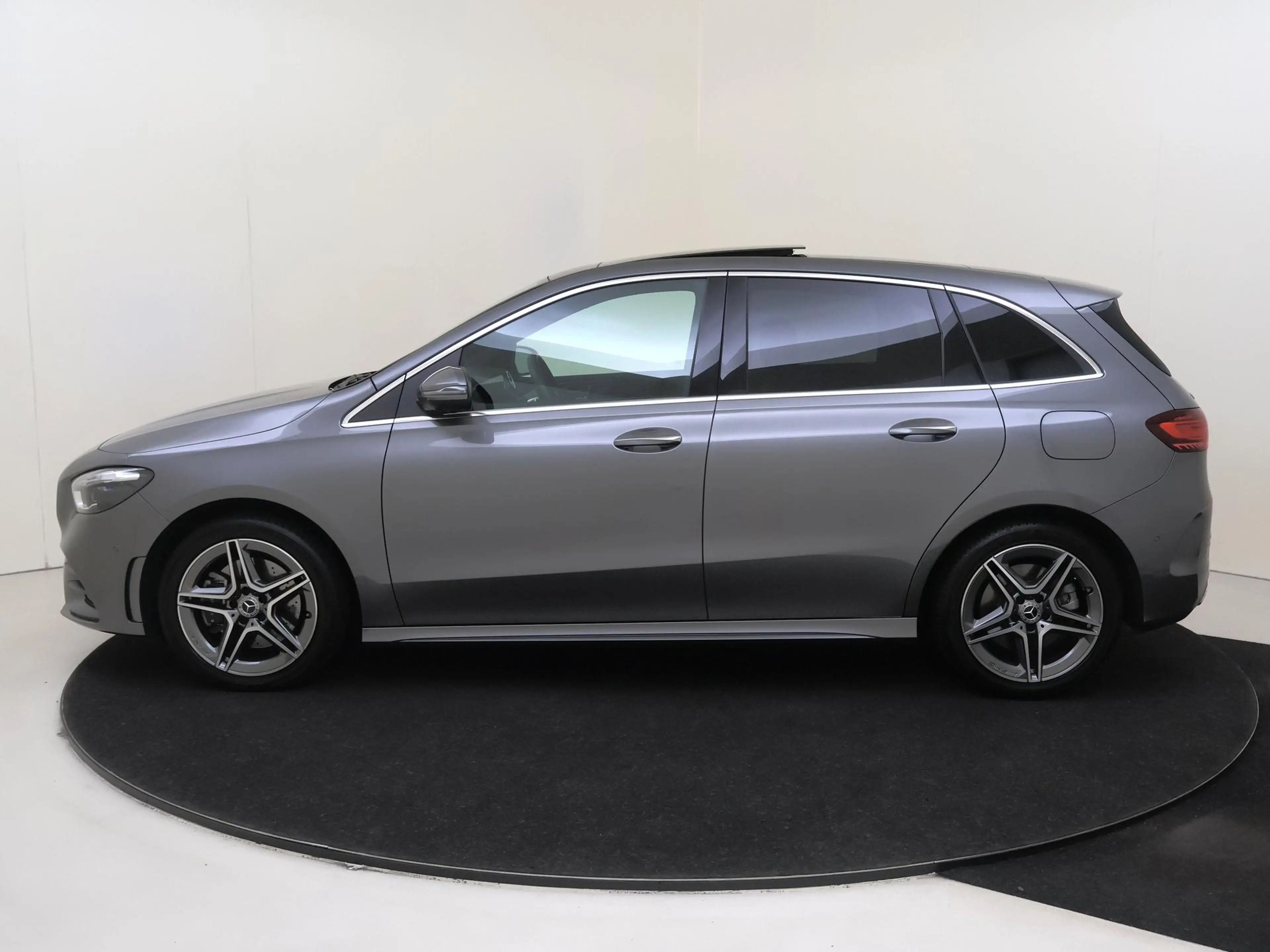 Mercedes-Benz B 250 e Business Solution AMG — photo 8