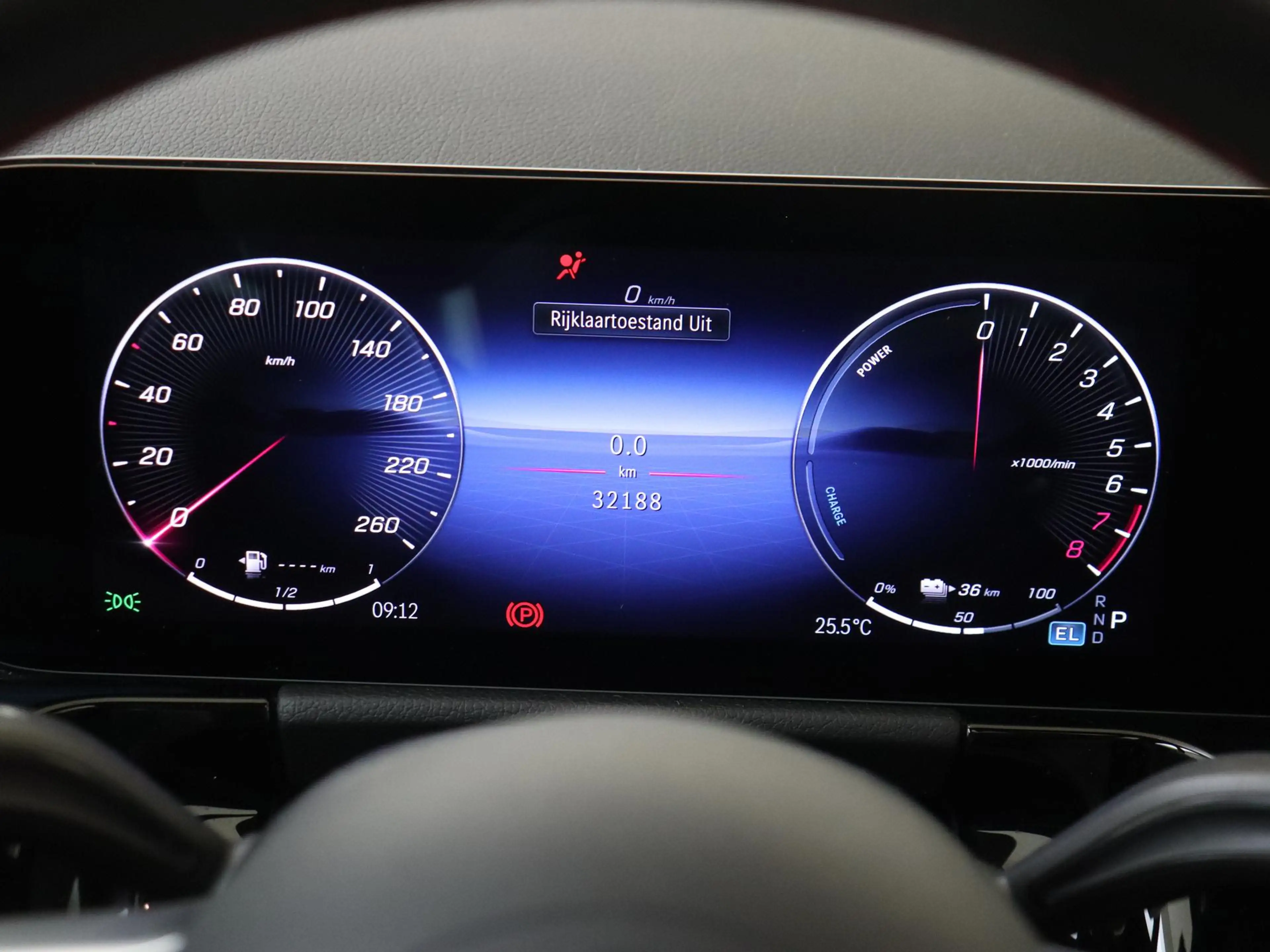 Mercedes-Benz B 250 e Business Solution AMG — photo 12