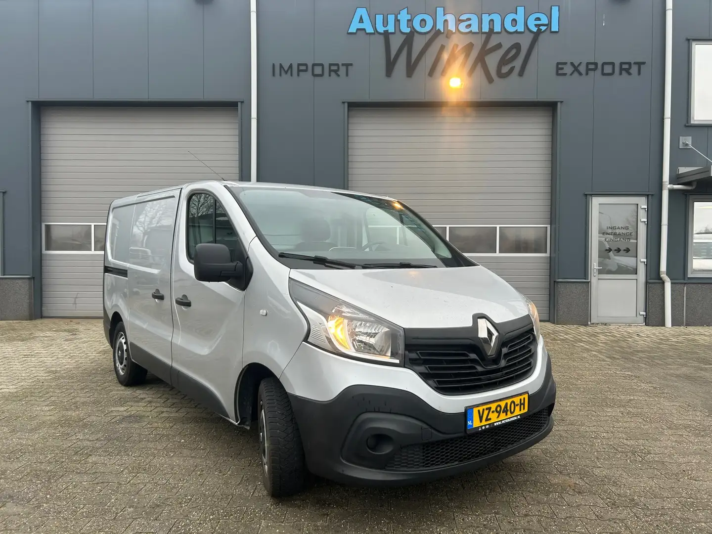Renault Trafic 1.6 dCi T29 L1H1 AIRCO CRUISE Silber - 1