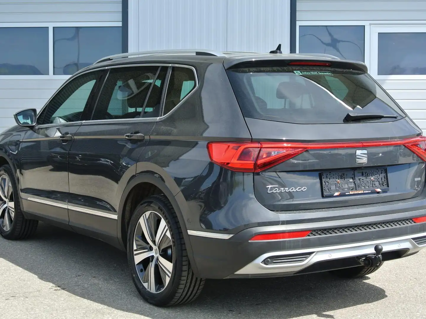 SEAT Tarraco 1.4 e-Hybrid Xperience DSG * AHK * LED * KAMERA Grau - 2