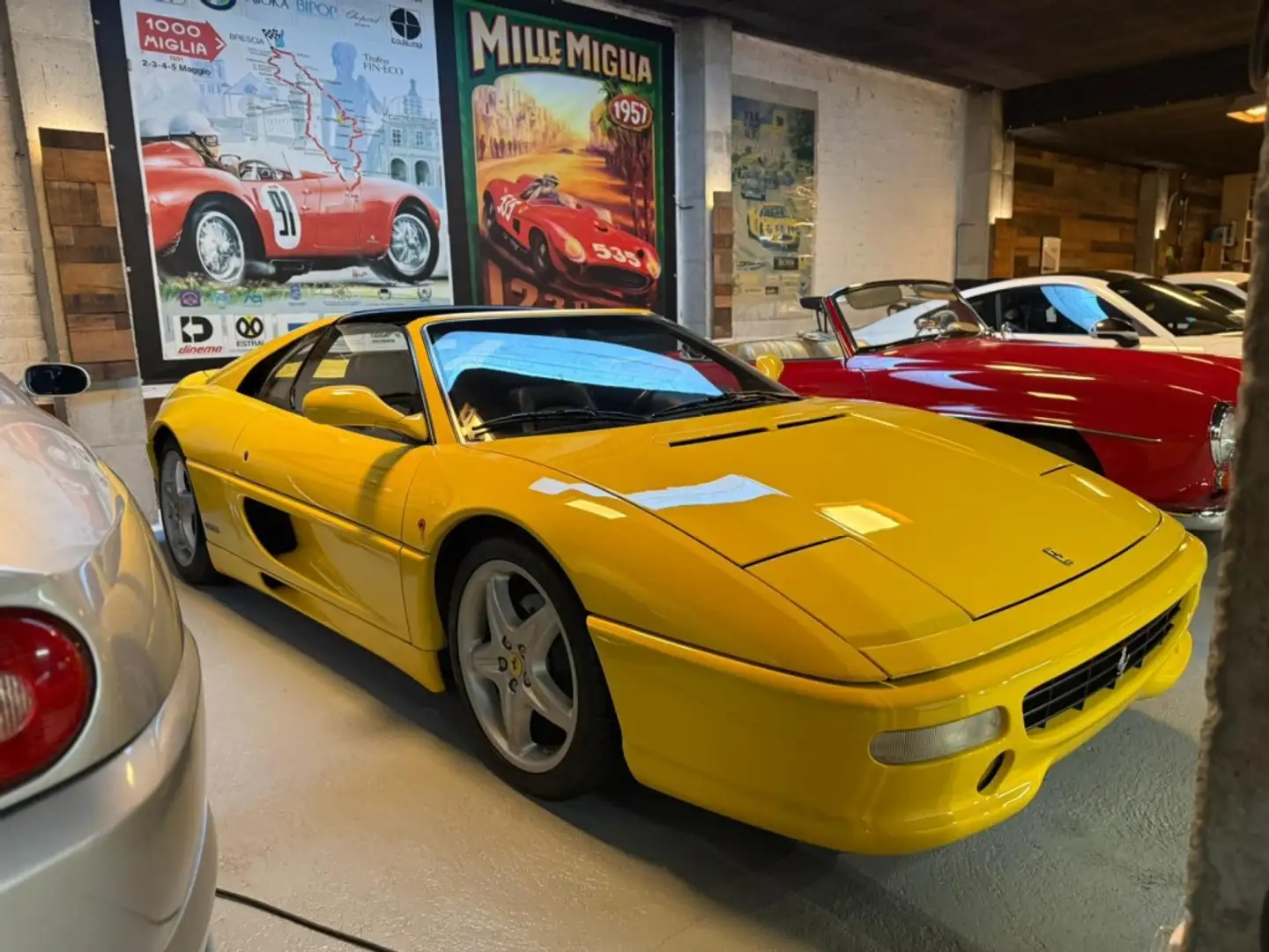 Ferrari F355 GTS Jaune - 1