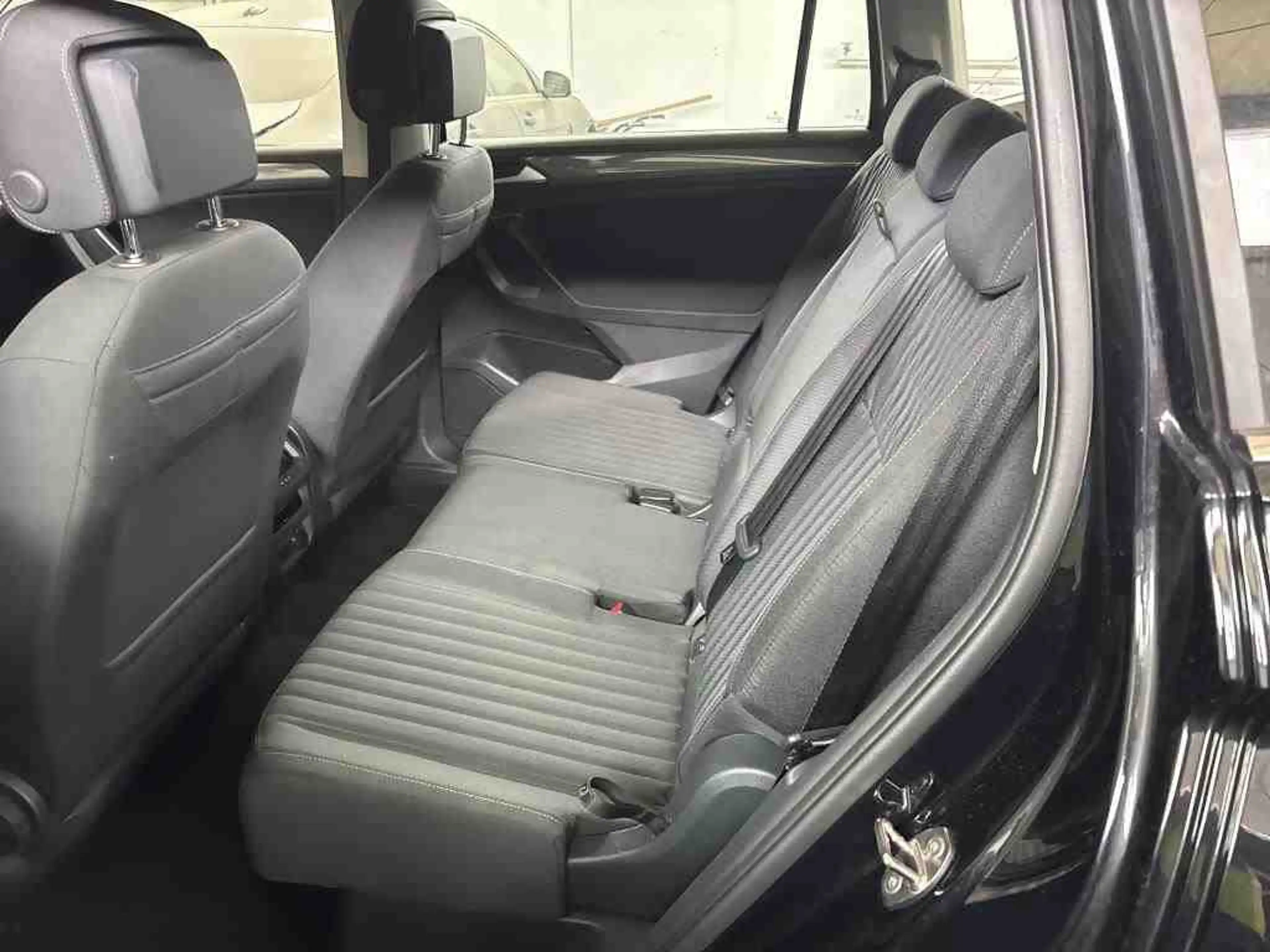 Volkswagen Tiguan Allspace 1.5 TSI Sonderleasing! 7-Sitze Navi AHK — photo 5