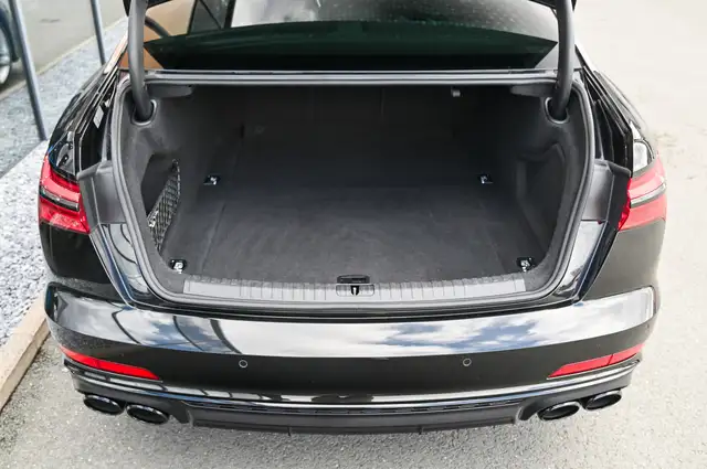 Audi S6 view 8
