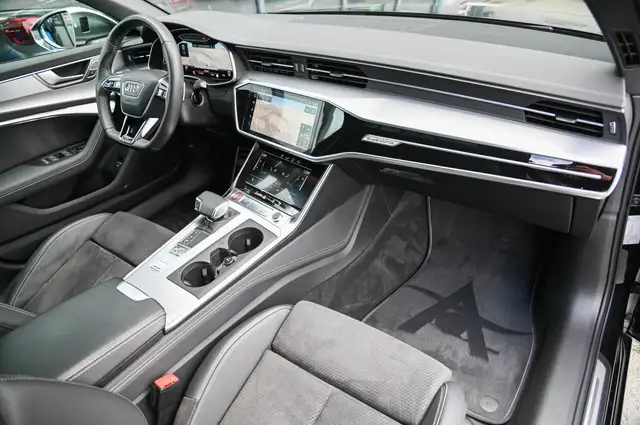 Audi S6 view 11