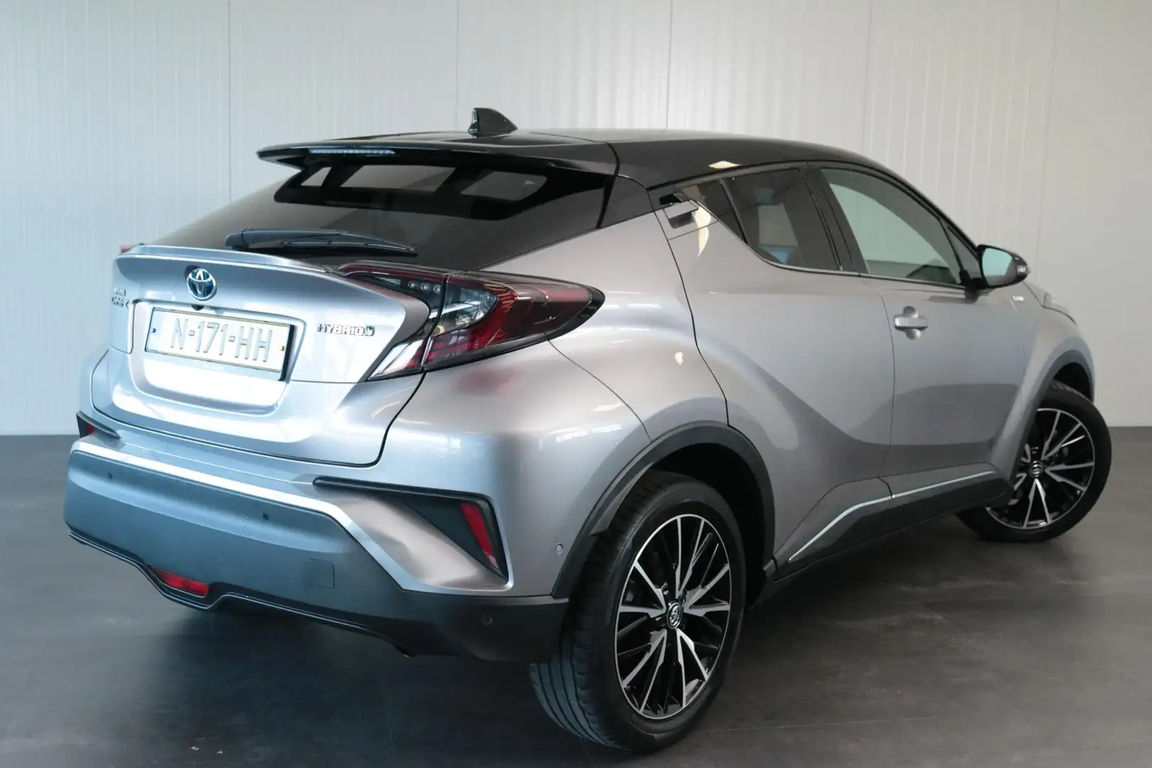 Toyota C-HR 1.8 Hybrid Bi-Tone Limited, Leder, Navi, JBL Stoel Grau - 2